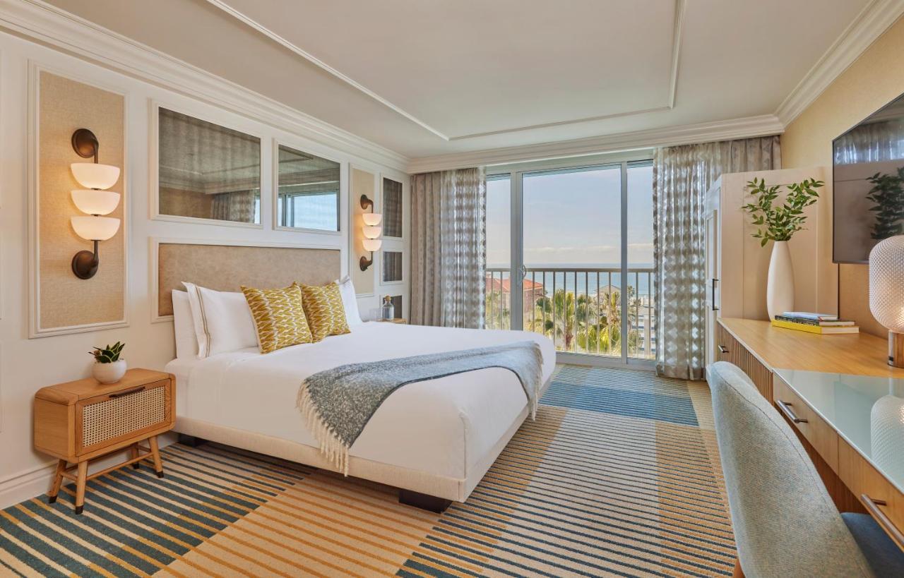 Mobility/Hearing Accessible Ocean View King, Roll-in Shower,1389429293:JPEG