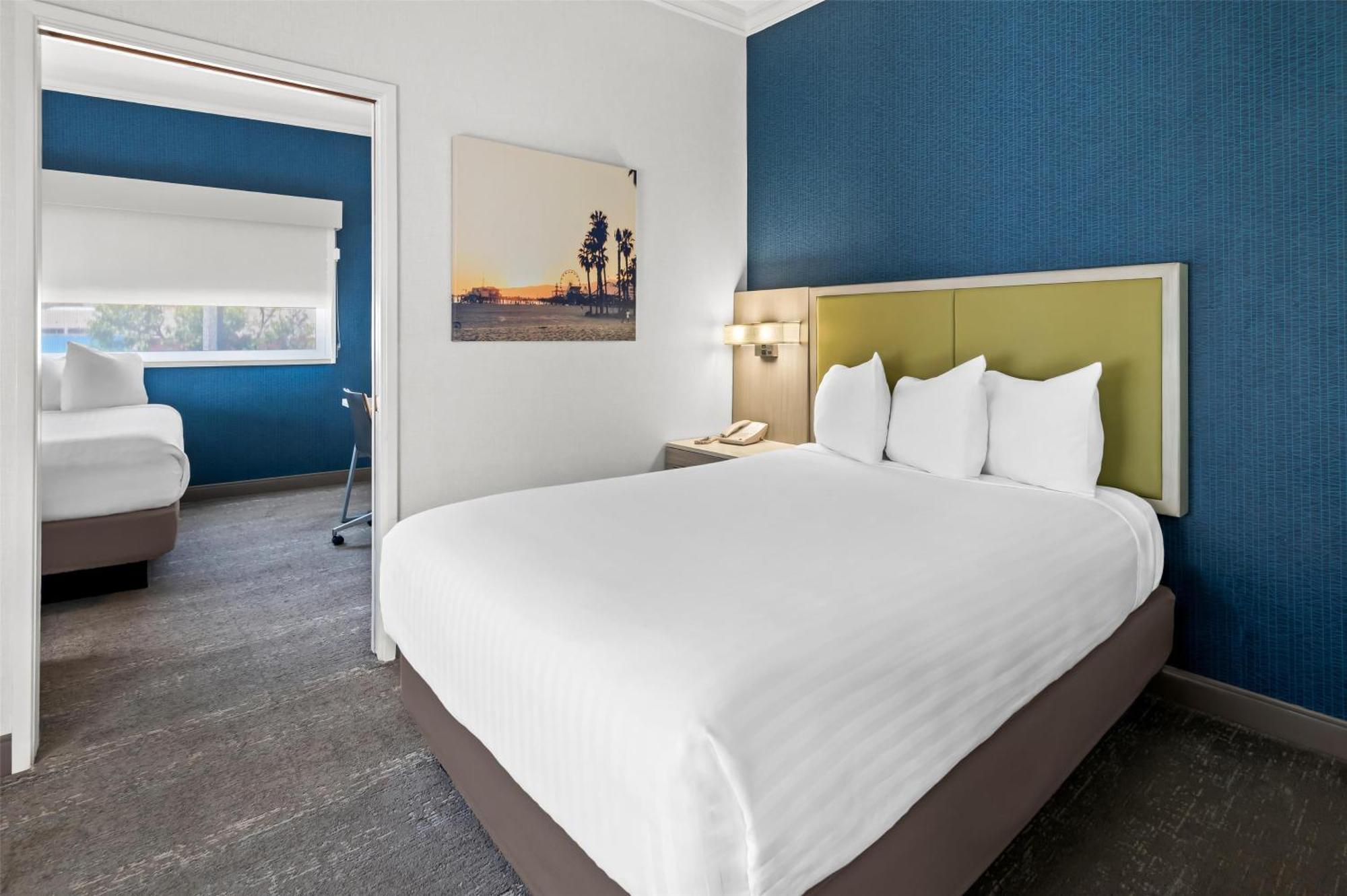 Two-Room Suite Two Double Beds