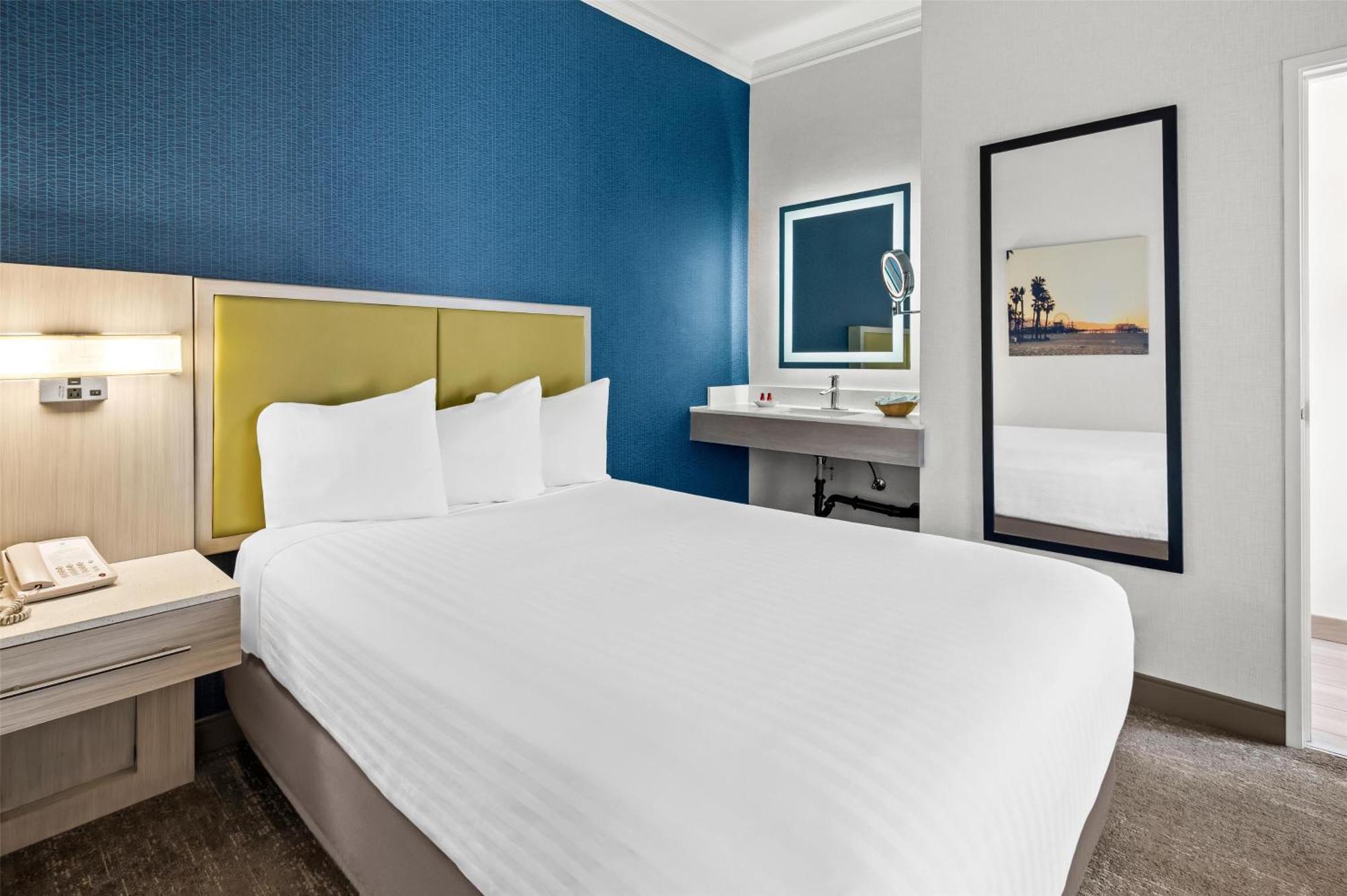Two-Room Suite Two Double Beds