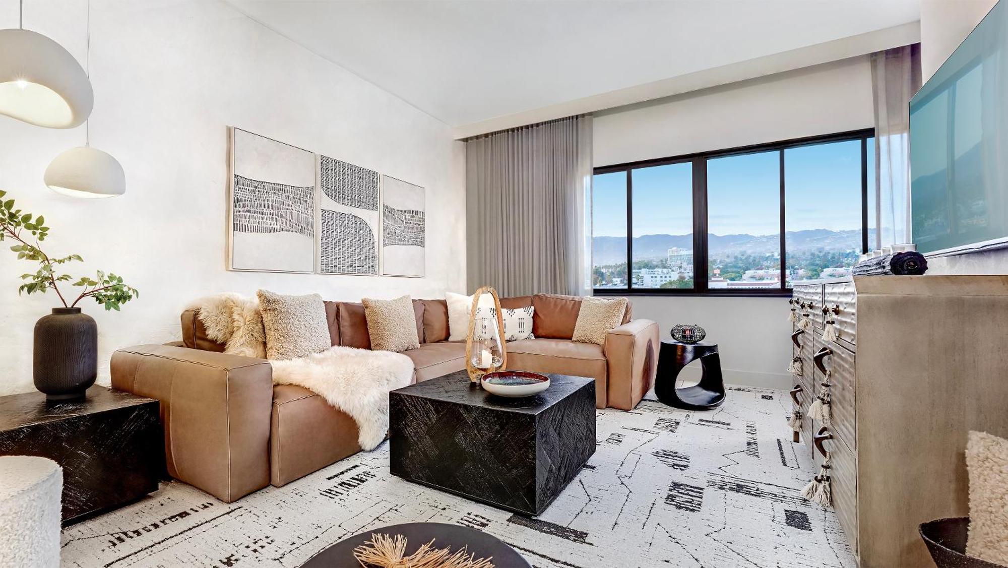 Deluxe King Suite