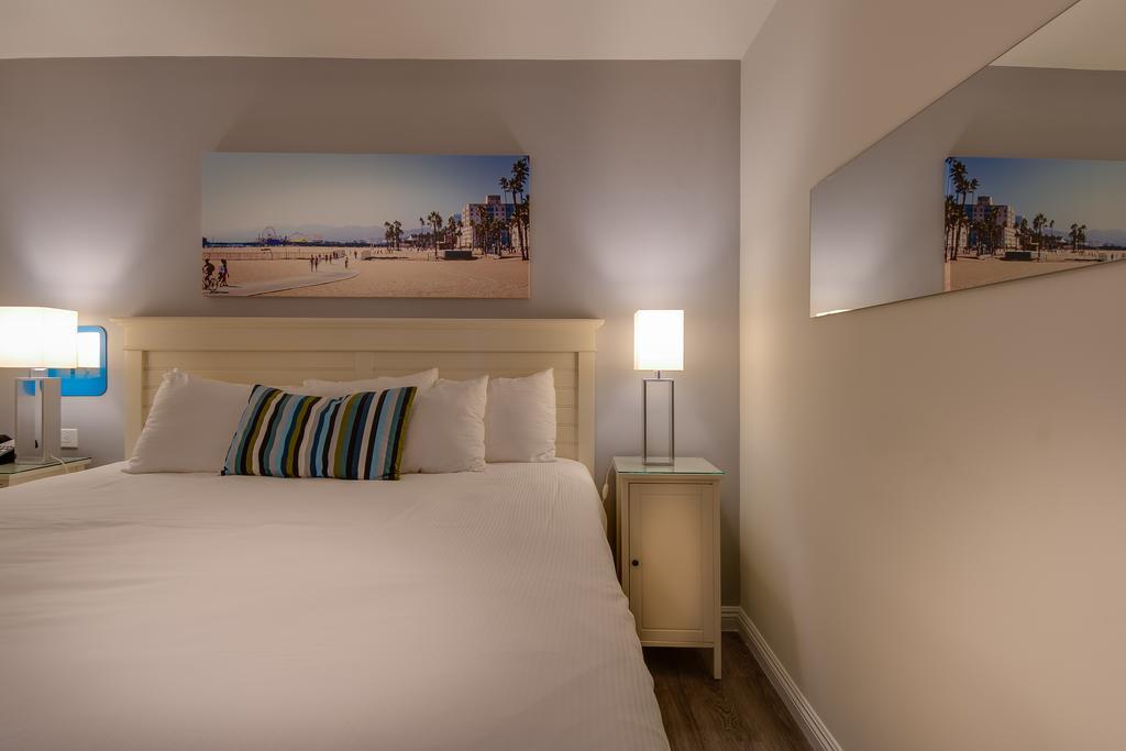 One Bedroom with Kitchenette,370860508:JPEG