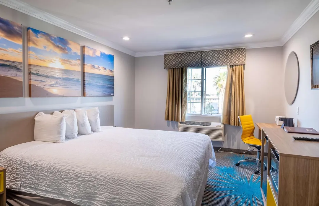 Days Inn By Wyndham Santa Monica-1