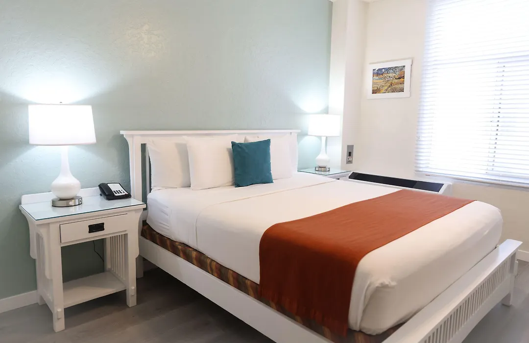 Hotel Carmel Santa Monica-1