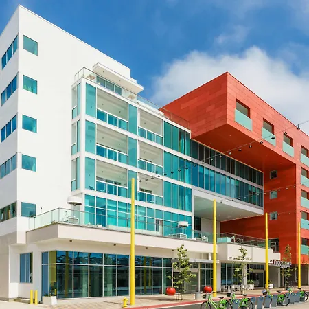 Courtyard By Marriott Santa Monica-3