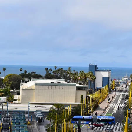 Hampton Inn & Suites Santa Monica-3