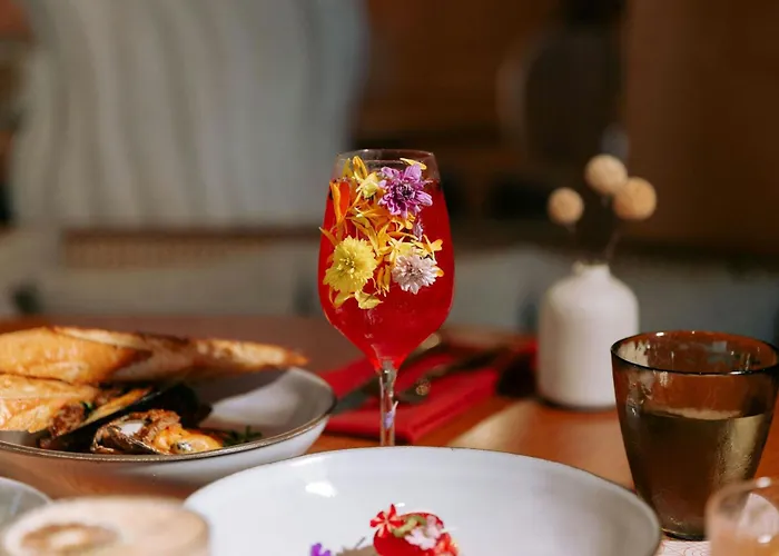 Sandbourne Santa Monica, Autograph Collection